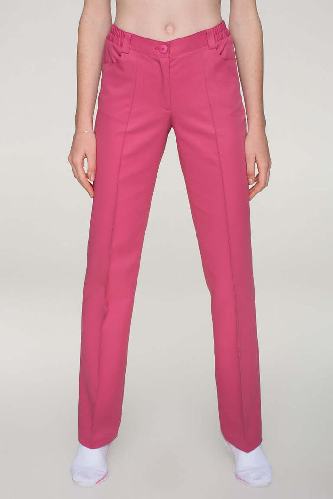 Dámské zdravotnické kalhoty v růžové barvě. Zdravotnické kalhoty vhodné pro lékařky i sestry, rovný střih. 