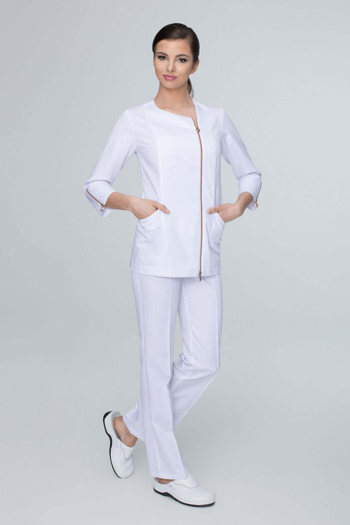 Bílá zdravotnická uniforma. Zdravotnická halenka s dlouhým rukávem bílá. Prodávají Zdravotnické oděvy Medireina, kvalitní zdravotnické oblečení. 